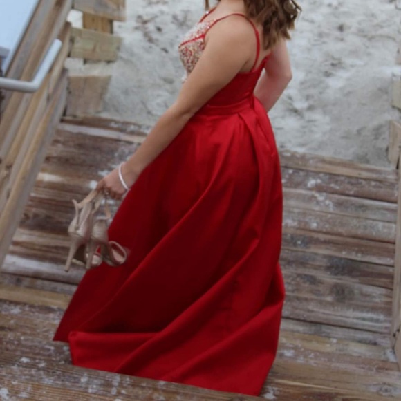 A red two-piece dress with gold embroidery - Picture 4 of 4